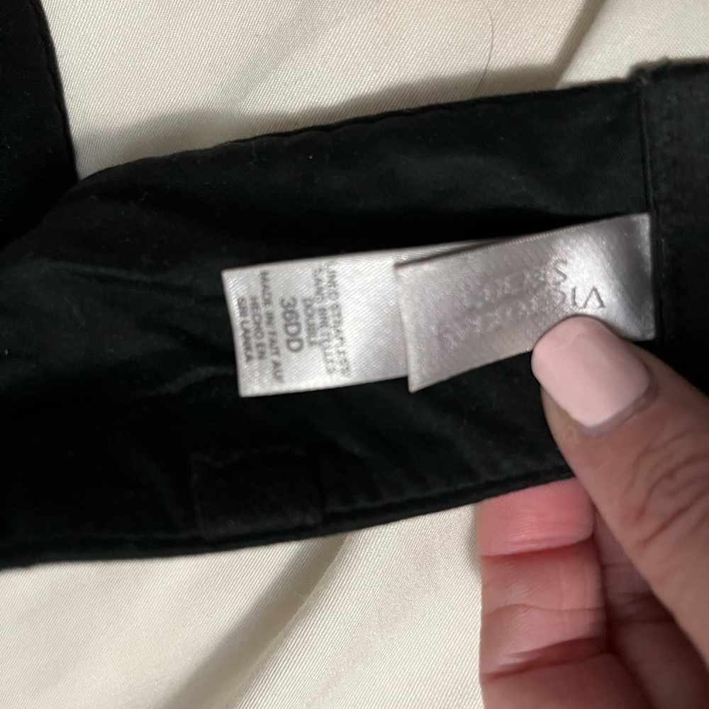 Victoria’s Secret strapless bra